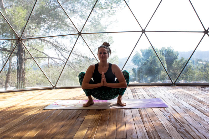 chakra 1 yoga oefening