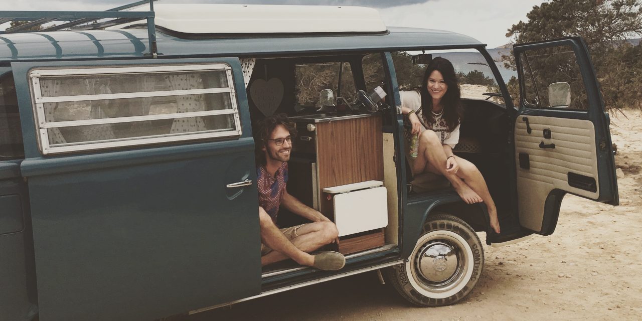 Vintage Volkswagen bus op Ibiza