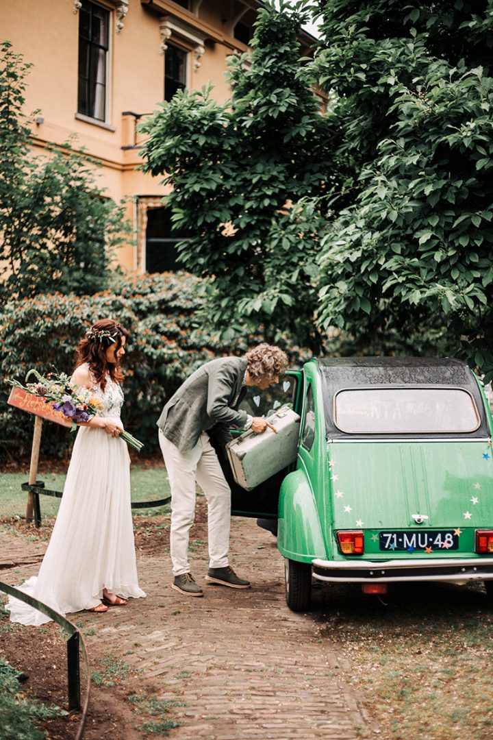 boho bruiloft inspiratie trouwauto