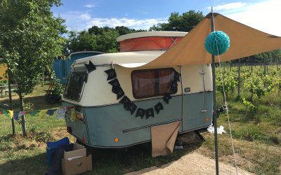 Vintage caravan gehuurd