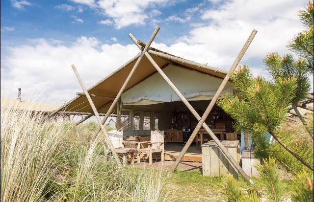 Zon zee strand, glamping aan zee